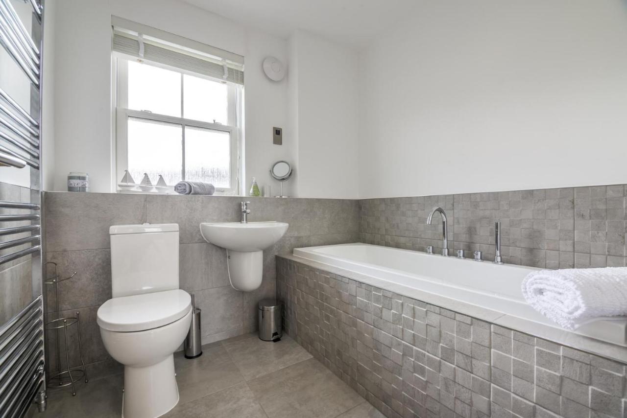 Milford Street - 5 Bedroom Luxurious Holiday Home - 손더스풋 외부 사진
