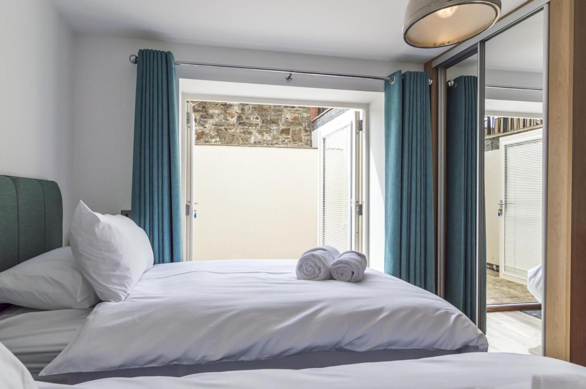 Milford Street - 5 Bedroom Luxurious Holiday Home - 손더스풋 외부 사진